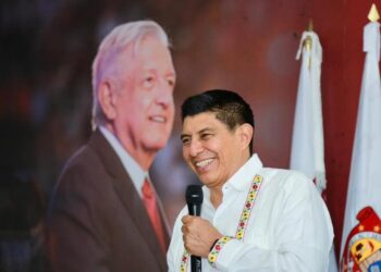 Convoca gobernador electo a magisterio a trabajar juntos por la educación en Oaxaca