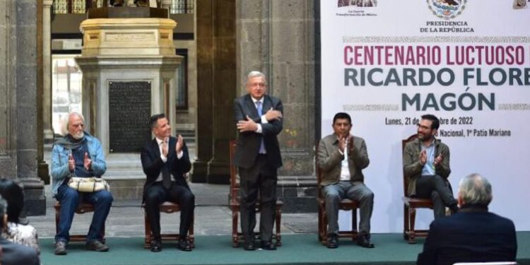 Asiste Alejandro Murat a la Ceremonia con motivo del Centenario Luctuoso de Ricardo Flores Magón en Ciudad de México
