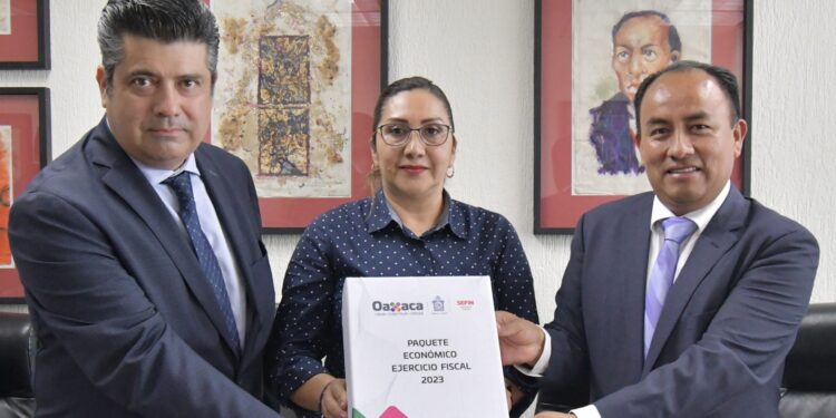Recibe Congreso de Oaxaca el Paquete Económico 2023