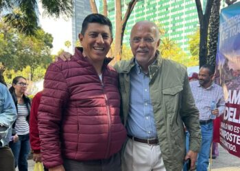 Como desde hace más de 30 años, Salomón Jara camina junto a AMLO