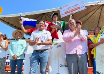 Surfistas oaxaqueños brillan en Campeonatos Nacionales de la especialidad que se realizaron en Ixtapa