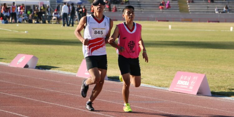 Oaxaca cierra competencia en el para atletismo con la plata de Rebeca Cortés