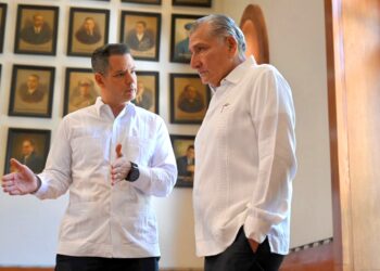 Recibe AMH al titular de la Segob en Palacio de Gobierno