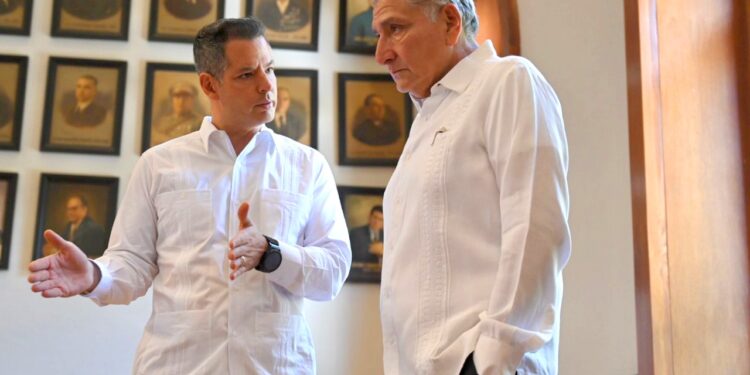 Recibe AMH al titular de la Segob en Palacio de Gobierno