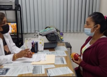 Una mala alimentación durante el embarazo puede causar preeclampsia: SSO