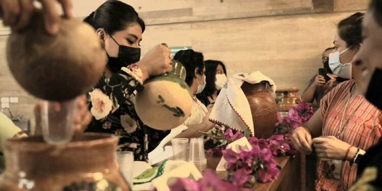 Lanza AGEO muestra documental sobre el Pulque en Oaxaca