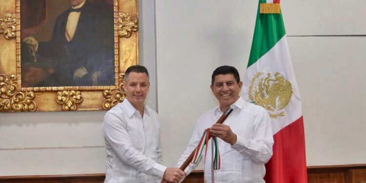 AMH y SJC firman Acta de Entrega Recepción del Gobierno del Estado en un ambiente de respeto y transparencia