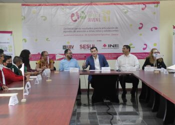 Congresistas participan en mesa de deliberación de la Consulta Infantil y Juvenil del INE