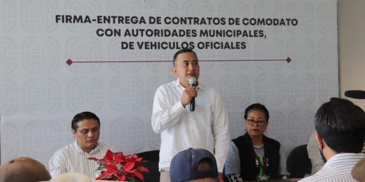 Firma Secretaría de Administración comodatos de vehículos con autoridades municipales
