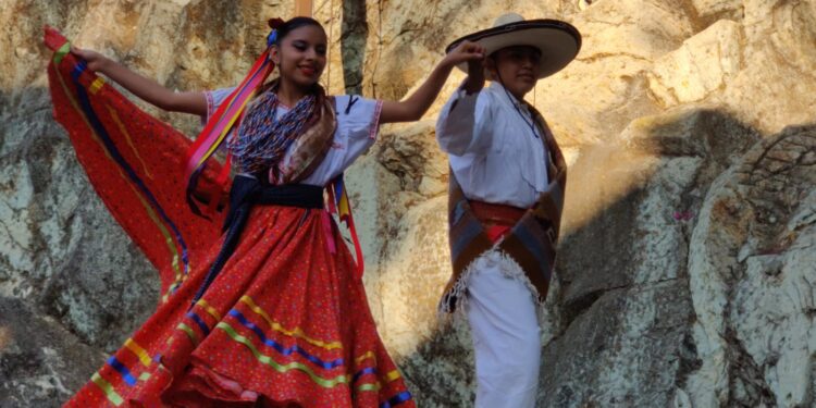 Promueve Secretaría de Administración Convivencia Navideña