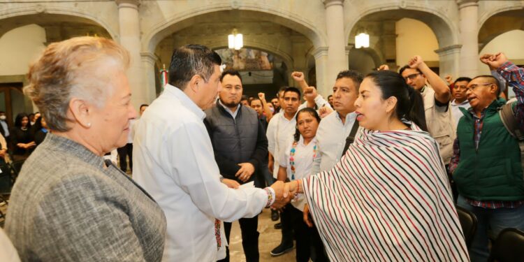 Llama Salomón Jara Cruz a la Sección 22 a trabajar conjuntamente por la trasformación de la educación de Oaxaca