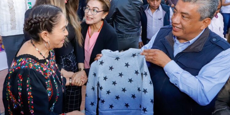 Agradece Irma Bolaños positiva respuesta a la campaña “Abrigando Corazones”