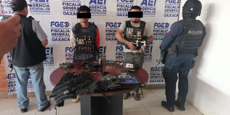 Detiene Seguridad Pública a dos personas con armas y presunta droga en la Cuenca del Papaloapan