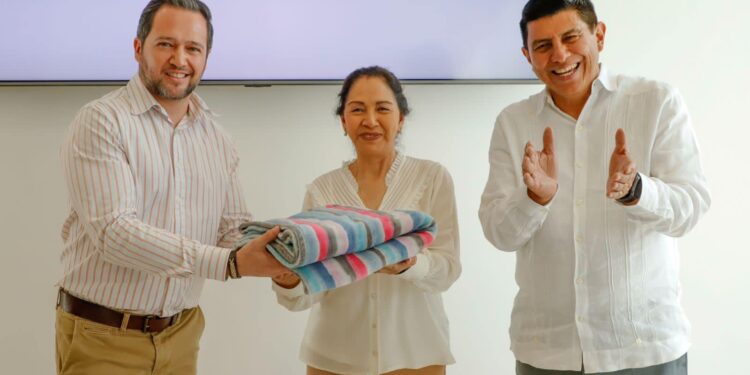 Las y los oaxaqueños más vulnerables, sentirán el abrazo de la sociedad en esta temporada invernal