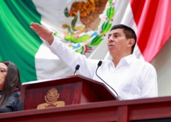 Rinde protesta en el Congreso Salomón Jara Cruz como Gobernador Constitucional del Estado de Oaxaca