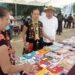 Congresistas locales apoyan a grupos vulnerables con feria artesanal