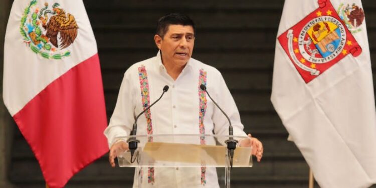 Acompaña Presidente de JUCOPO, Luis Alfonso Silva Romo y Diputados a encuentro entre la Sección 22 y el Gobierno del Estado»