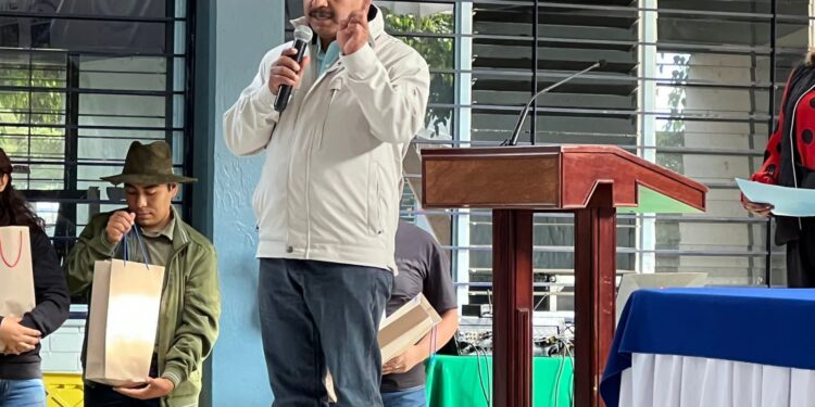 Senado y estudiantes, no están separados, la vinculación para el desarrollo es prioridad: Adolfo Gómez