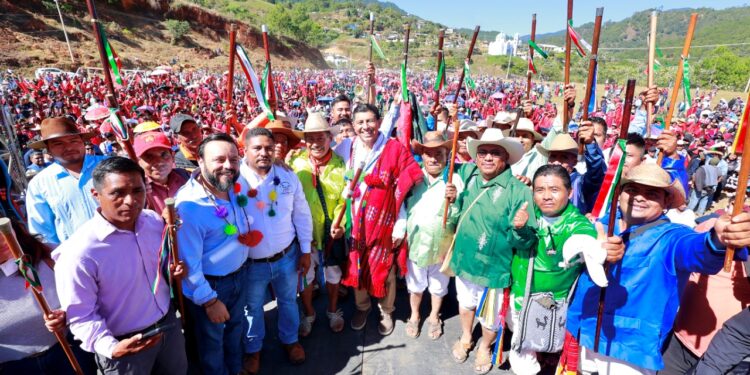 Acuerda Salomón Jara y Nación Triqui, unión, paz y desarrollo para sus pueblos