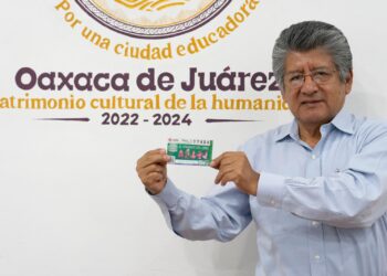 Develan billete conmemorativo de la tradicional “Noche de Rábanos”