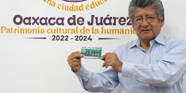 Develan billete conmemorativo de la tradicional “Noche de Rábanos”