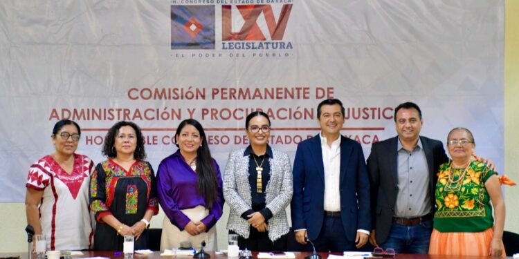 Comisión legislativa entrevista a integrantes de terna para elegir a la o el Fiscal de Oaxaca