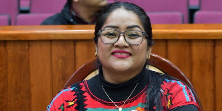 Congreso exhorta a Fiscal esclarecer la privación de la vida de regidora de San Pedro Tapanatepec