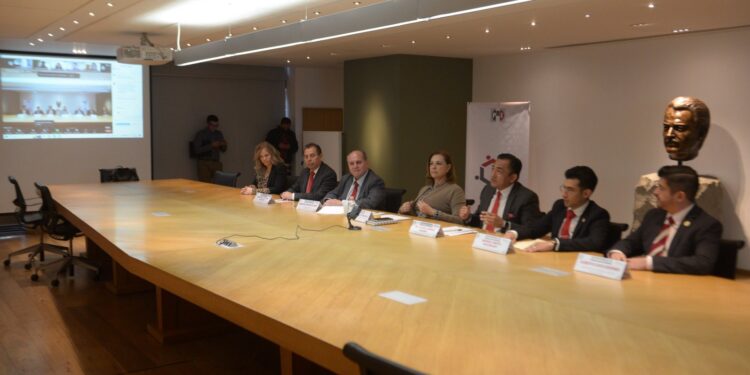 Egresan del IRH 21 nuevos cuadros del PRI estatal