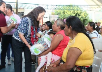 Familias de la Costa reciben dotaciones alimentarias por parte del DIF Oaxaca