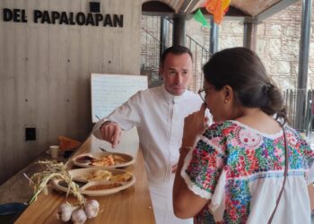 Inspira chef francés a estudiantes de Gastronomía