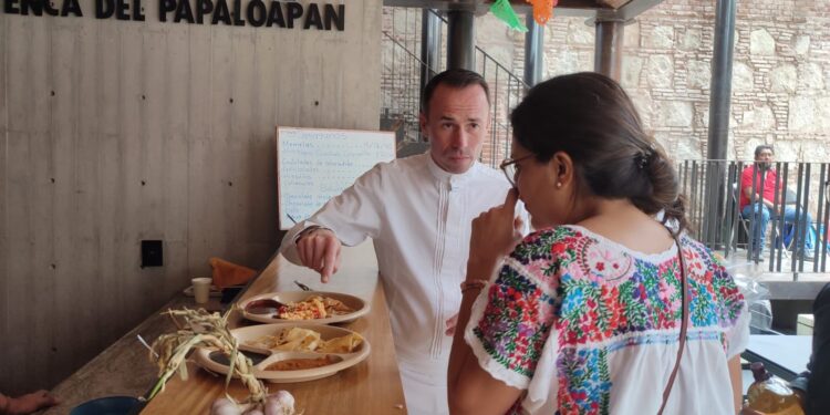 Inspira chef francés a estudiantes de Gastronomía
