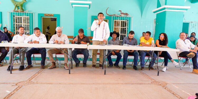 Refrendan Gobierno de Oaxaca y federación compromisos con San Vicente Coatlán