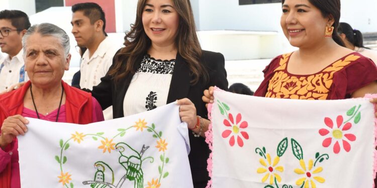 Muestran riqueza artesanal de la Mixteca en el Congreso