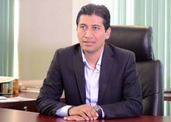 Invaden carril del Director del IOCIED cuando se dirigía a Tehuantepec; causan fuerte accidente