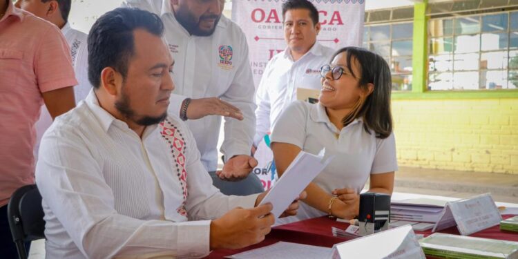 Brinda IEEPO puntal atención al sector educativo de la Mixteca