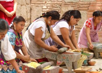 Cocineras tradicionales de Valles Centrales cautivan paladar de propios y visitantes