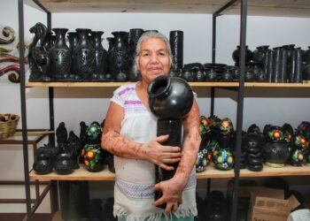 Se mantiene viva y pujante la artesanía del barro negro de Coyotepec