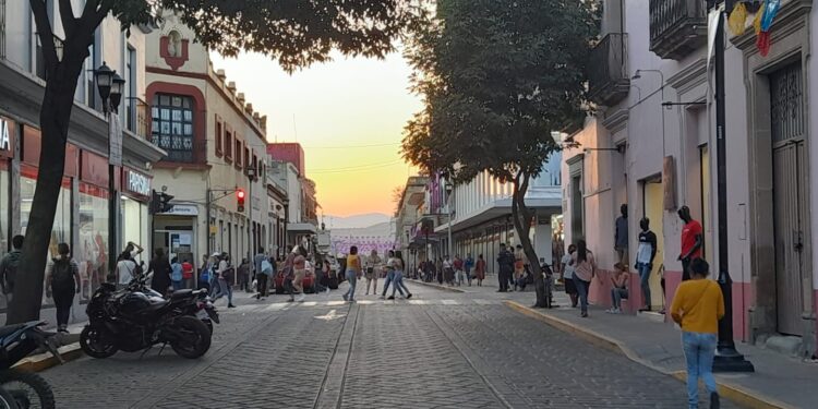 Con Operativo Vial de Semana Santa dan seguridad a viandantes en el Centro Histórico