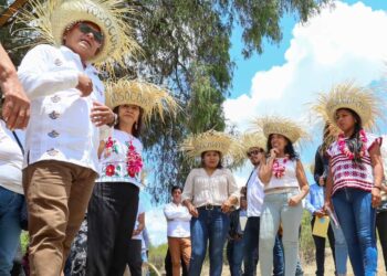 Constatan Irma Bolaños y Nuria Fernández la implementación de proyectos alimentarios y productivos en la Mixteca