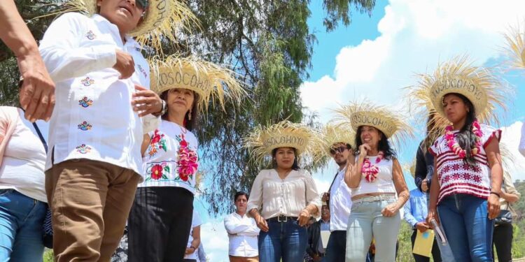 Constatan Irma Bolaños y Nuria Fernández la implementación de proyectos alimentarios y productivos en la Mixteca