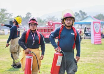 Instruye Heroico Cuerpo de Bomberos a empresas e instituciones en materia de actuación contra siniestros