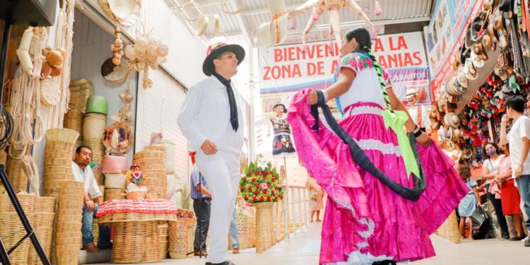 Fomentan la lectura y el baile en la Central de Abasto