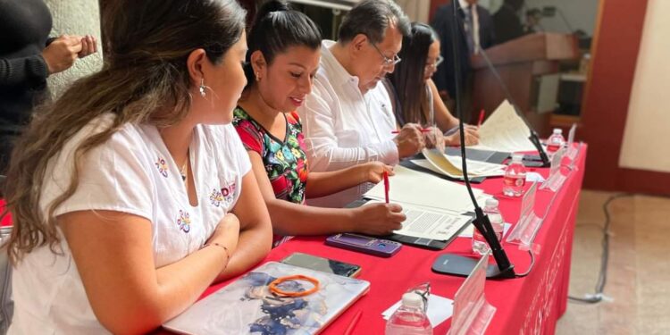 Suscriben convenio de colaboración DIF Estatal y el Instituto de Ciencias Jurídicas de Oaxaca