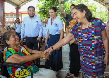 Entrega Irma Bolaños 251 aparatos funcionales en la Cuenca del Papaloapan