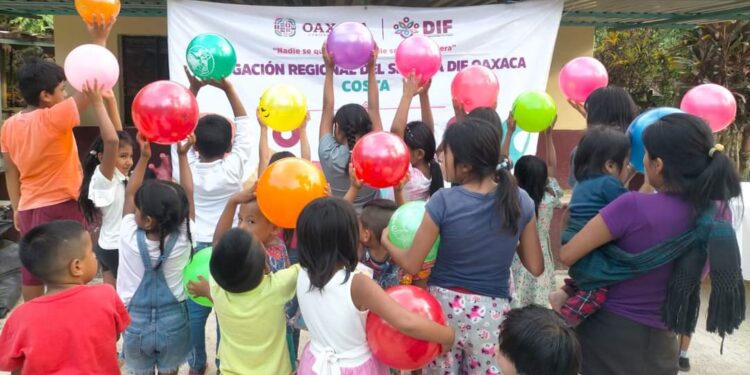 iñas y niños de más de 300 localidades de Oaxaca reciben juguetes de Bidao Tsia