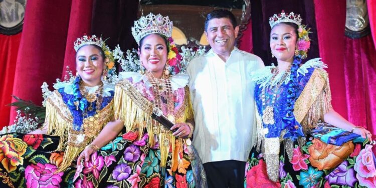 Celebran 70 edición de la Vela Sandunga en Tehuantepec