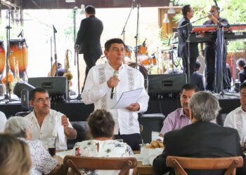 Reconoce Gobierno de Oaxaca contribución de familias voceadoras para fortalecer el pulso crítico de la sociedad