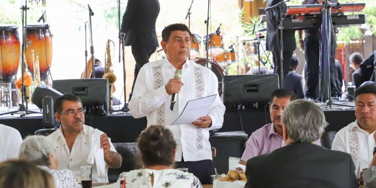 Reconoce Gobierno de Oaxaca contribución de familias voceadoras para fortalecer el pulso crítico de la sociedad