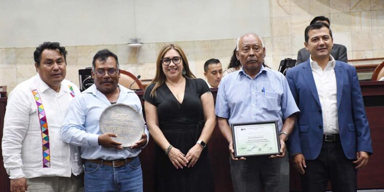 Congreso reconoce a comunidades de Oaxaca por su labor en defensa y cuidado del agua