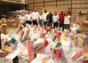 Cumple IEEPO con entrega de materiales a Escuelas Normales de Oaxaca